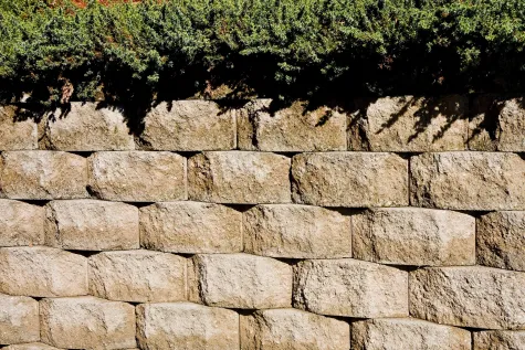 Horst Ulreich Bau-GmbH, Stützmauer